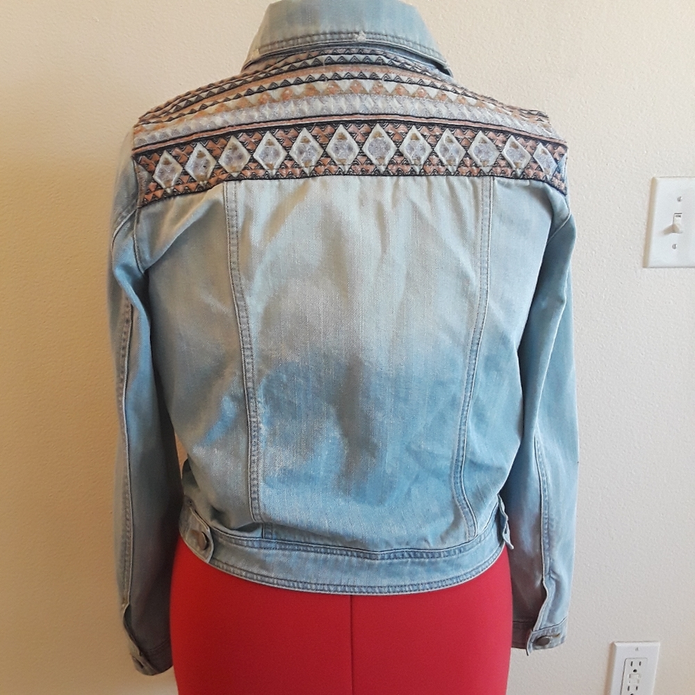 Hinge Designed in Seattle Western Aztec Embroidered Denim Jacket - Picture 3 of 3